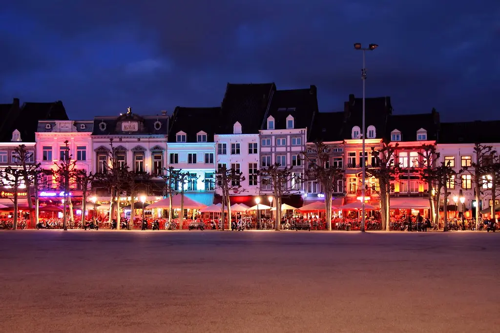 Het Vrijthof in Maastricht bij avond